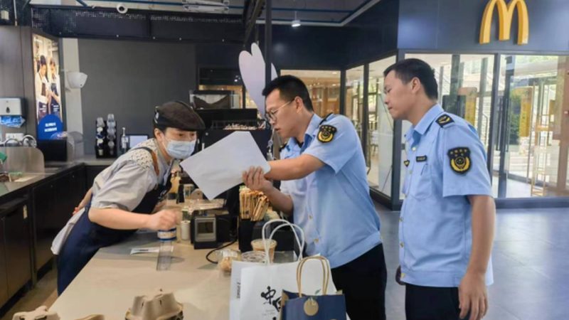 社区便利店作为居民日常购物的重要场所，其调味品需求具有以下特点：
