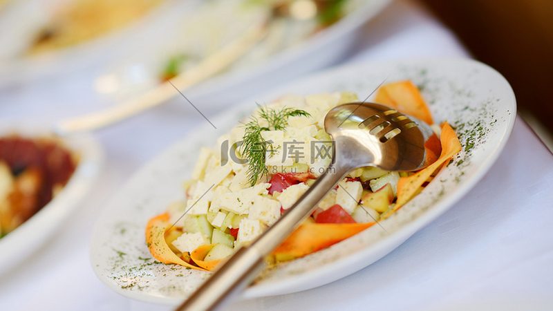 速冻食品食堂采购的优与劣：全面解析其利弊